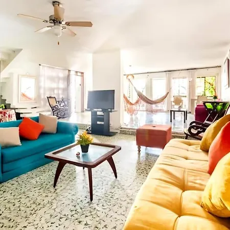 Casa Caribe, Excellent Location In Bocagrande Villa